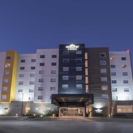 Microtel Inn & Suites By Wyndham Irapuato Buitenkant foto