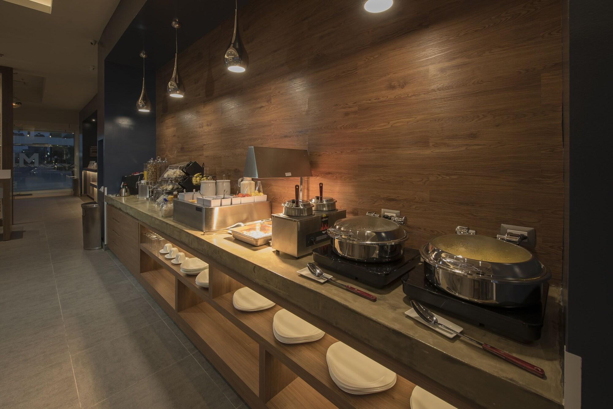Microtel Inn & Suites By Wyndham Irapuato Buitenkant foto