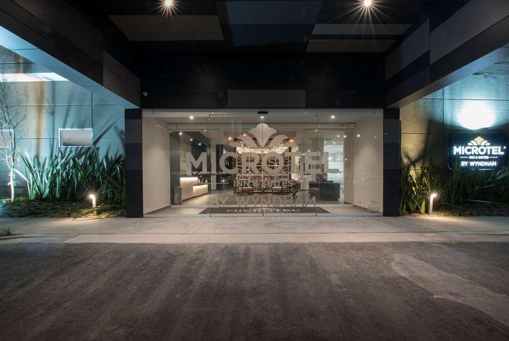 Microtel Inn & Suites By Wyndham Irapuato Buitenkant foto