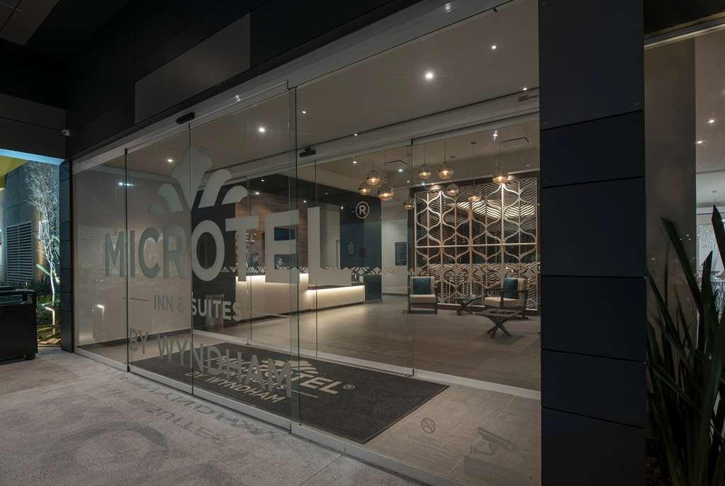 Microtel Inn & Suites By Wyndham Irapuato Buitenkant foto