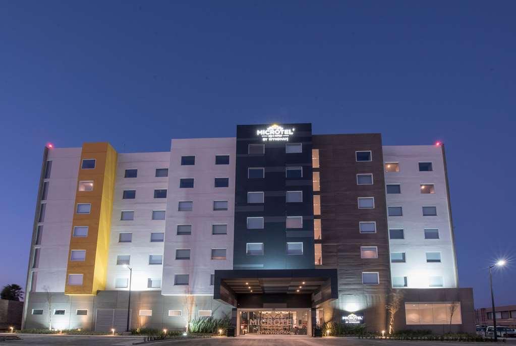 Microtel Inn & Suites By Wyndham Irapuato Buitenkant foto