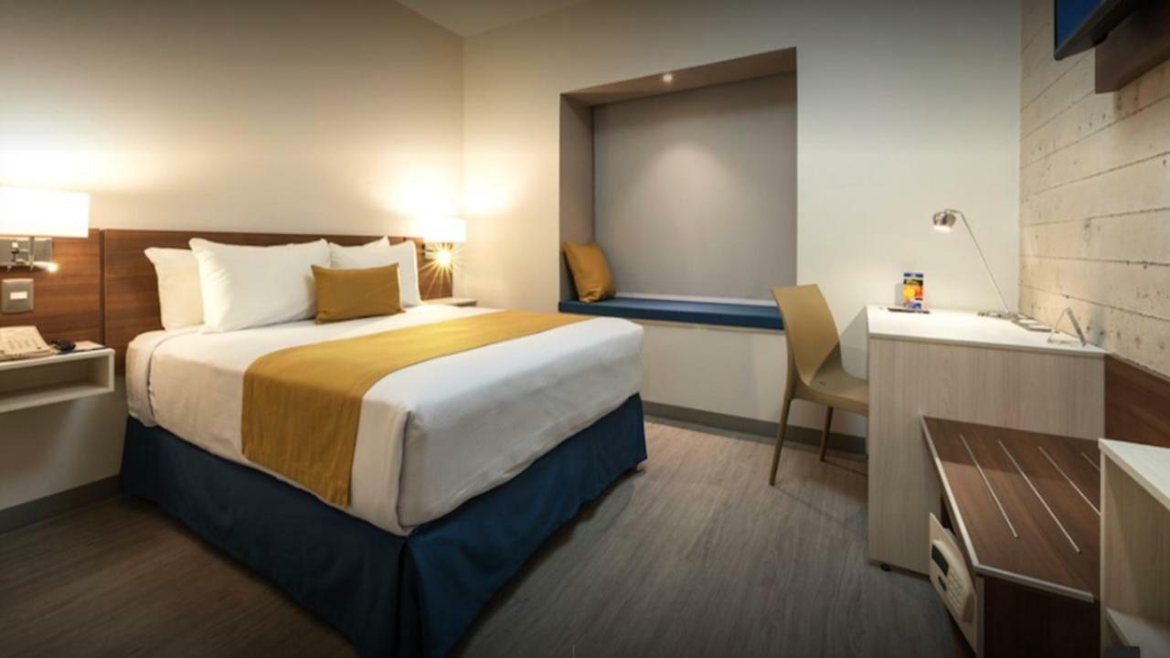 Microtel Inn & Suites By Wyndham Irapuato Buitenkant foto