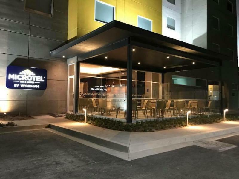Microtel Inn & Suites By Wyndham Irapuato Buitenkant foto