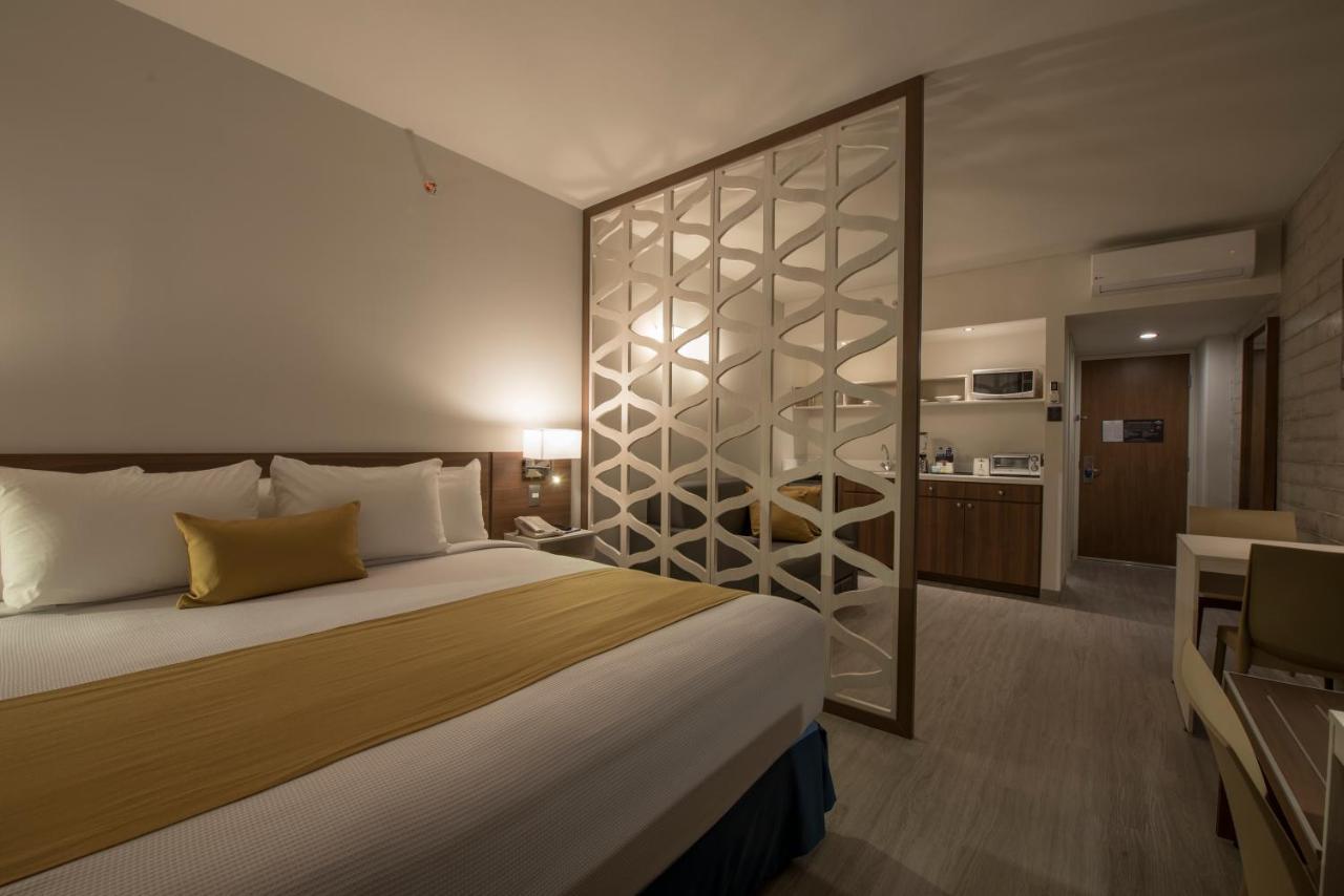 Microtel Inn & Suites By Wyndham Irapuato Buitenkant foto