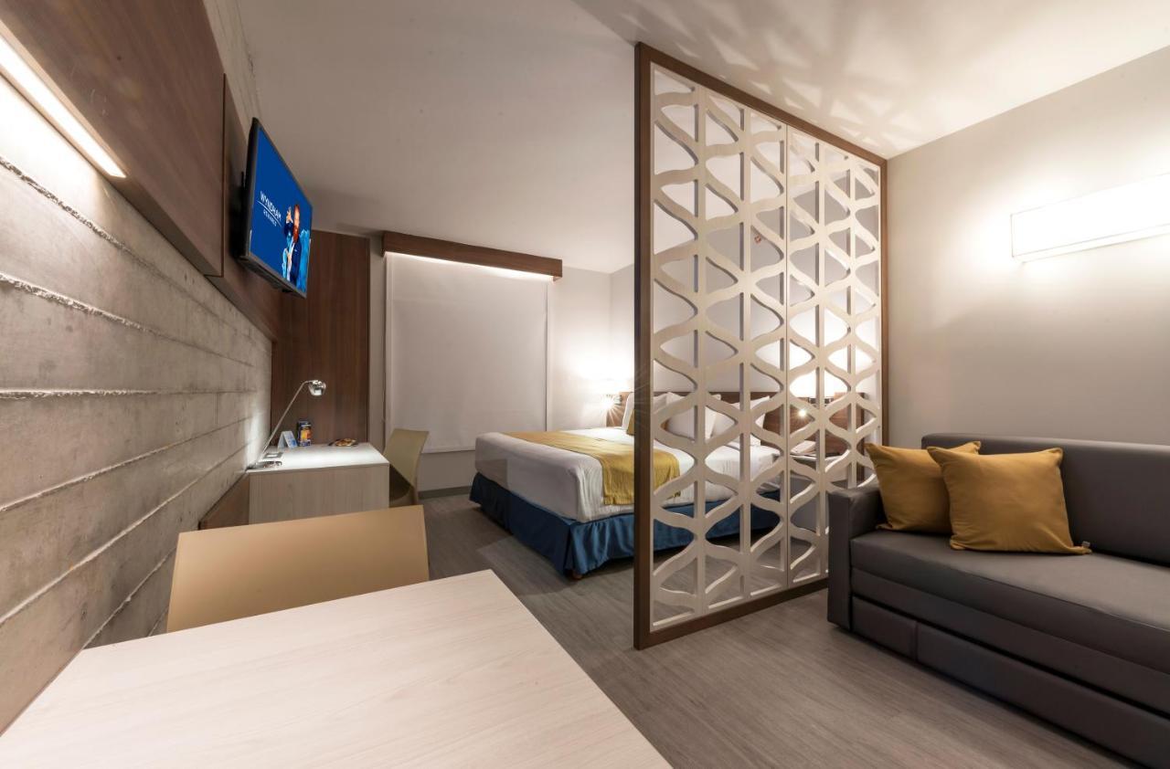 Microtel Inn & Suites By Wyndham Irapuato Buitenkant foto